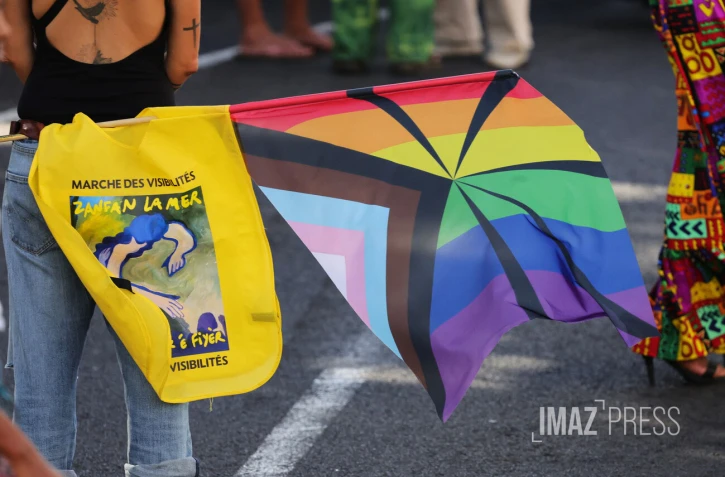 drapeau LGBT +