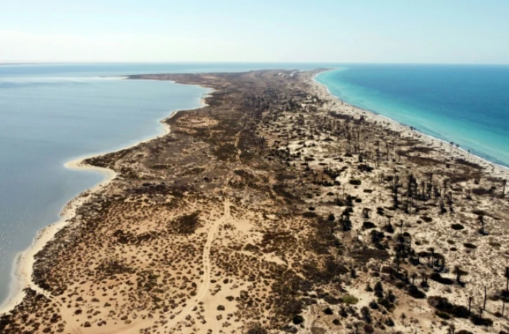 Vue aérienne de l'île libyenne de Farwa, à quelque 170 kilomètres de Tripoli, le 10 juin 2021