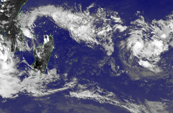 Dudzai poursuit son intensification et pourrait atteindre le stade de cyclone tropical intense autour de mardi