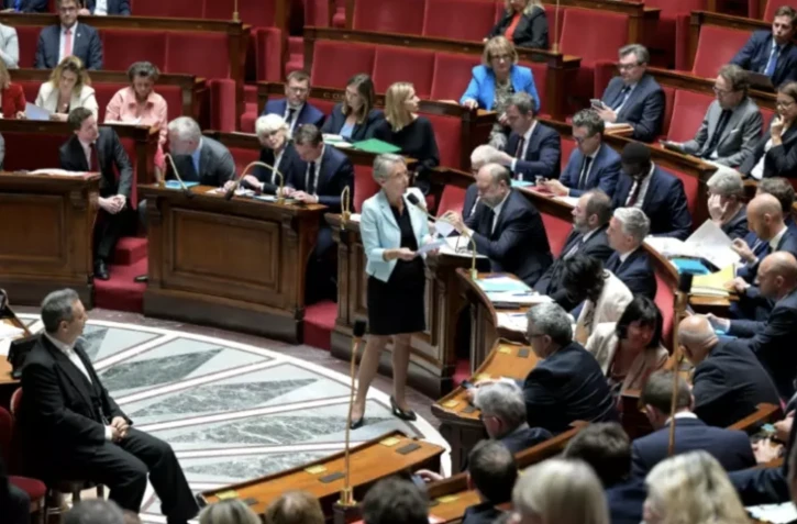 La Première ministre française Elisabeth Borne (c) à l'Assemblée nationale à Paris, le 30 mai 2023 ( AFP / Alain JOCARD )