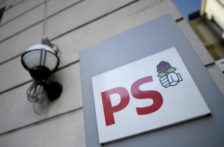 Le PS s'est divisé une nouvelle fois mardi lors d'un bureau national où les courants minoritaires du parti ont réclamé de ne pas censurer automatiquement un gouvernement qui serait mené par une personnalité de gauche hors Nouveau Front populaire ( AFP / STEPHANE DE SAKUTIN )