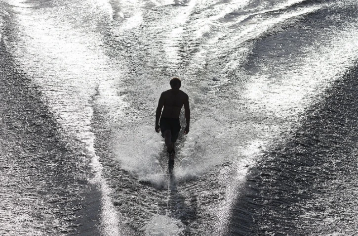Laura Phily championne de France de figure ski nautique