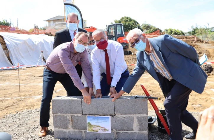 Petite Île : première pierre de la Maison départementale et de la résidence Bois de Joli Coeur