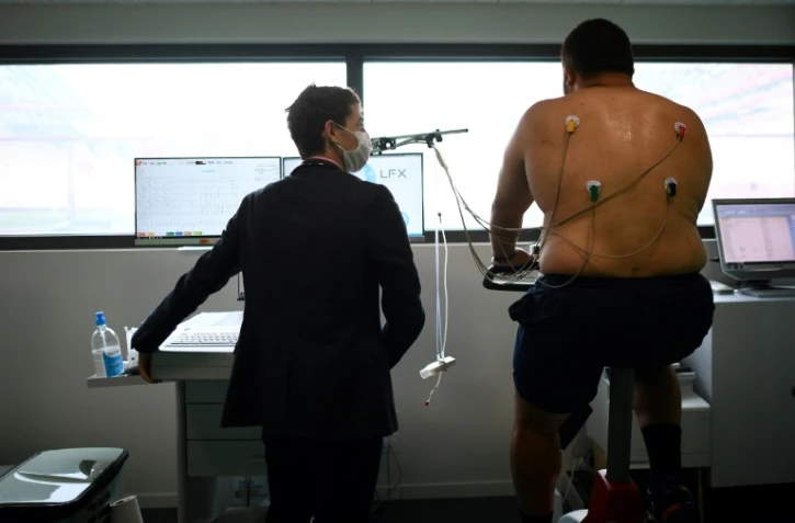 Déjà objet d'attention en temps normal car très sollicité, le coeur des sportifs touchés par le coronavirus est sous surveillance à la reprise de l'activité car, comme le virus de la grippe, il peut s'attaquer au muscle cardiaque