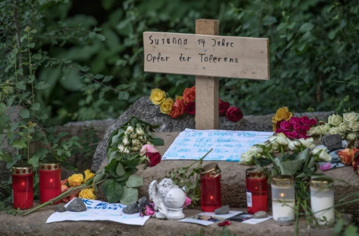Un mémorial avec inscription "Susanna, 14 ans, victime de la tolérence" à Wiesbaden, en Allemagne sur le site où une fillette juive aurait été violée et tué par un Irakien qui s'est enfui en Irak, le 8 juin 2018