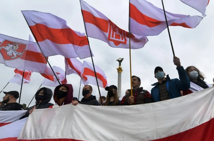 Des opposants bélarusses en exil au président Alexandre Loukachenko manifestent à Kiev en Ukraine, le 30 mai 2021