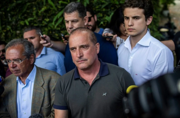 Le député brésilien Onyx Lorenzoni (au centre), présenté comme le futur chef du gouvernement du président Jair Bolsonaro, le 30 octobre 2018 à Rio