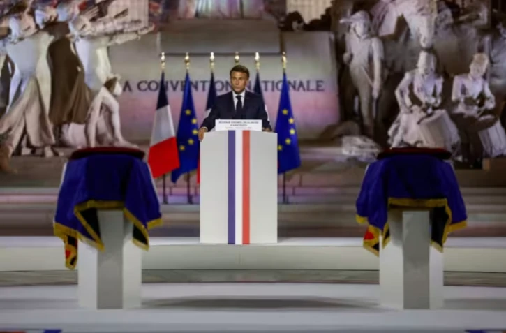 Le président Emmanuel Macron prononce un discours lors de la cérémonie d'entrée au Panthéon de l'historien et résistant Marc Bloch et de son épouse Simonne Bloch, le 23 juin 2026 à Paris ( POOL / Alice Sacco )