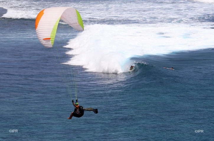Un concours de parapente Master Accro se de?roule a? Saint-Leu ce dimanche. (Photo RB Imaz Press Re?union)