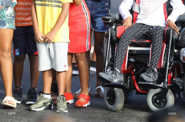 enfant handicapé à école 