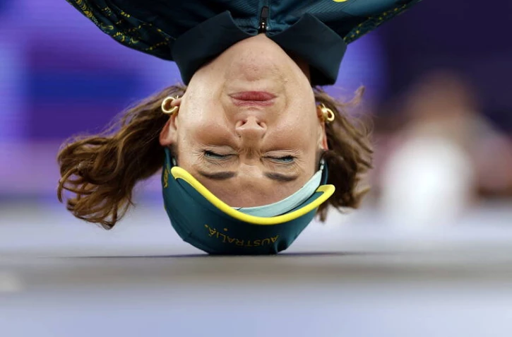 L'Australienne Rachael Gunn, connue sous le nom de Raygun, aux Jeux olympiques de Paris 2024 à la Concorde, le 9 août 2024 à Paris. (Odd Andersen/AFP)