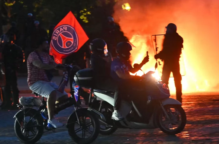 Après la victoire du Paris Saint-Germain contre Arsenal en finale de la Ligue des champions (jouée à Budapest), place du Trocadéro, à Paris, le 30 mai 2026. LOU BENOIST/AFP