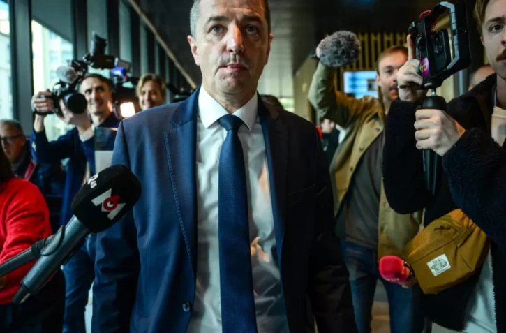  Le maire de Saint-Etienne, Gaël Perdriau, à la sortie du tribunal à Lyon le 1er décembre 2025 © OLIVIER CHASSIGNOLE / AFP 