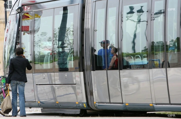 Le tram-train de La Réunion sera construit grâce à un partenariat public-privé (notre photo le tramway de Bordeaux)