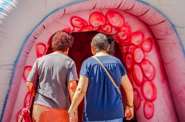 Mars Bleu : à Saint-Denis, la prévention à la rencontre des passants