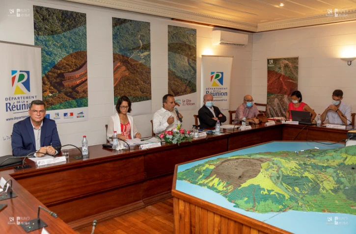  présentation du projet de reconstruction du gîte du Volcan 