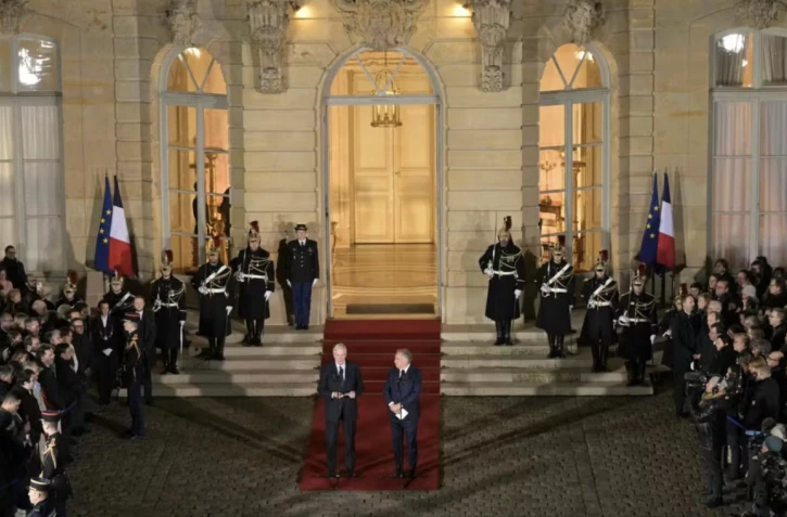  François Bayrou et Michel Barnier, à Matignon, le vendredi 13 décembre. 