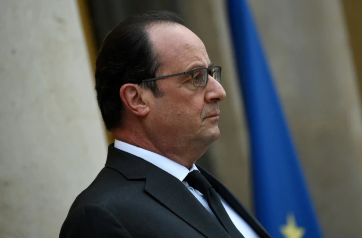 Le président François Hollande sur le perron de l'Elusée le 20 novembre 2015 à Paris