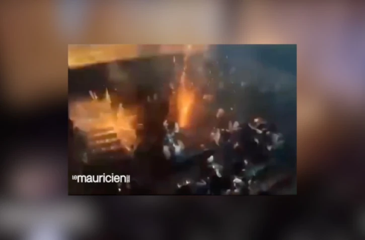 Inde : des spectateurs allument des feux d'artifice à l'intérieur d'un cinéma