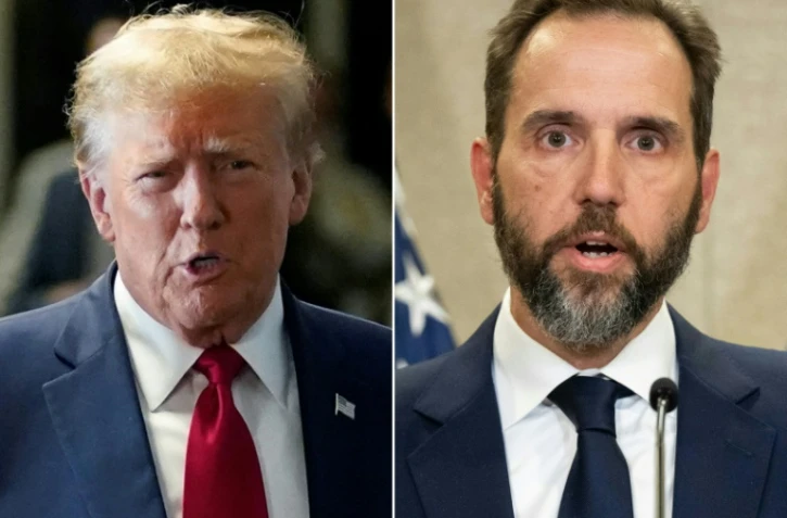 Combinaison de photos créée le 25 novembre 2024 montrant (à gauche) l'ex-président américain et candidat républicain Donald Trump le 15 février 2024 et (à droite) le procureur spécial Jack Smith au ministère de la Justice à Washington le 1er août 2023