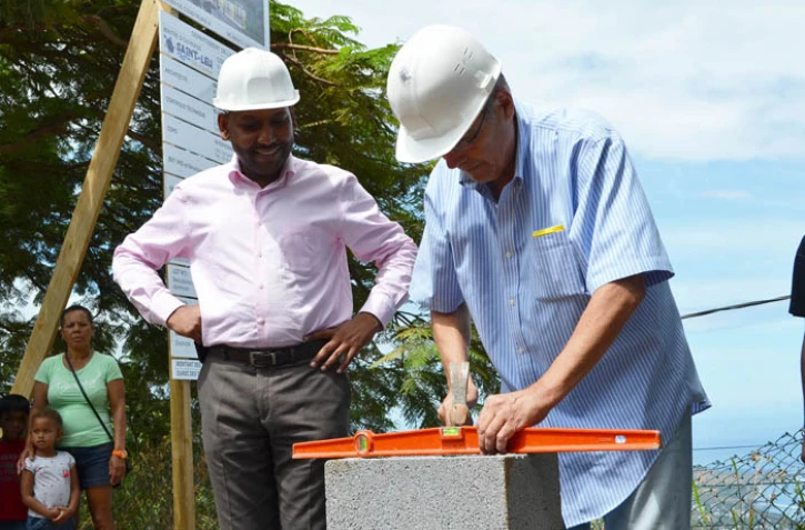 Pose de la première pierre maison de quartier 