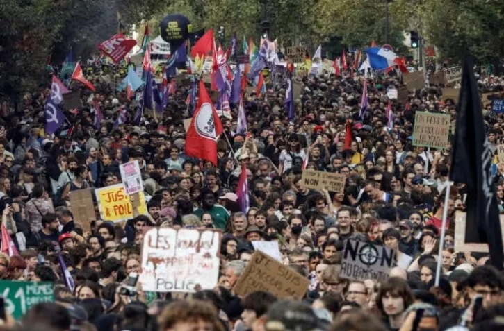 Des manifestants participent à Paris, le 20 septembre 2026