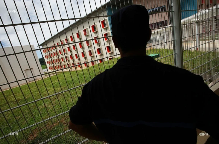 prisons 