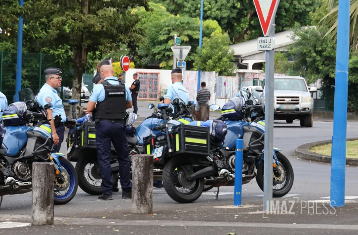 gendarmes dans le quartier de Bras-Fusil saint-benoit 