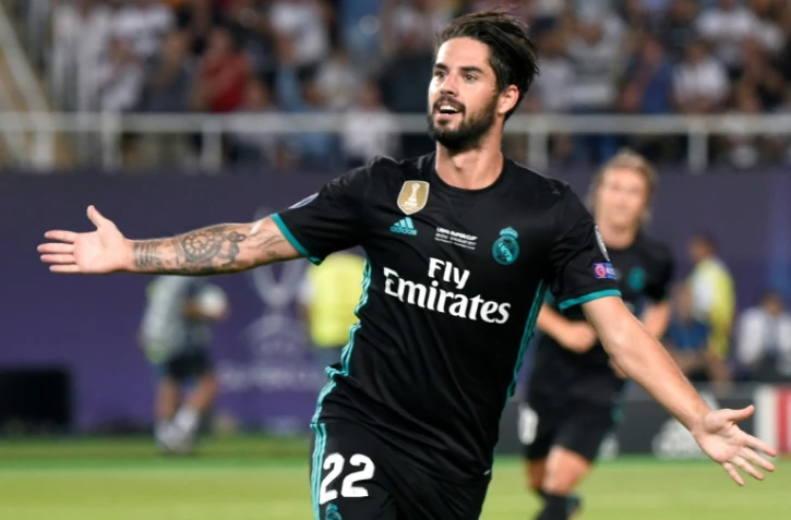 Le milieu du Real Madrid Isco exulte après avoir inscrit le second but pour le Real Madrid face à Manchester U. lors de la Supercoupe d'Europe, le 8 août 2017 à Skopje