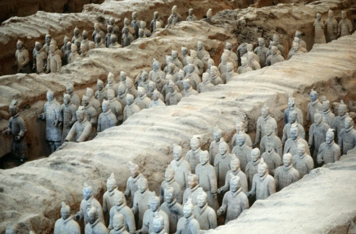 L'armée de terracotta, découverte en 1974 à Xian, composée de 8.000 soldats destinés à  protéger le premier empereur chinois Qin Shihuang dans l'au-delà