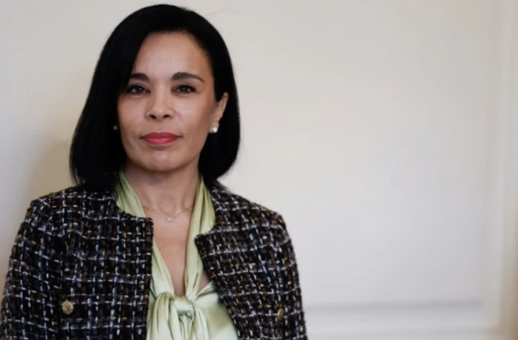 La secrétaire d’État chargée de l’Égalité entre les femmes et les hommes, Salima Saa, à Paris, le 18 novembre 2024 ( AFP / Ian LANGSDON )