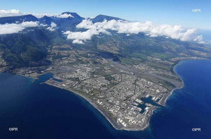 Le port est et ouest