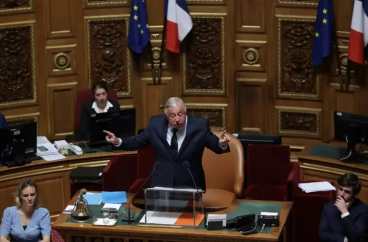 Gérard Larcher s'adresse aux sénateurs après sa réélection à la présidence du Sénat, le 2 octobre 2023, à Paris ( AFP / Thomas SAMSON )