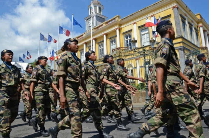Présentation au drapeau