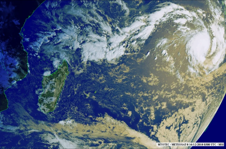 Une tempête tropicale et une zone supecte dans la zone de surveillance de Météo France