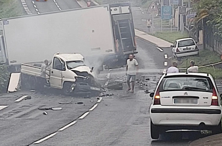 Accident camion Saint-Pierre ligne des 400