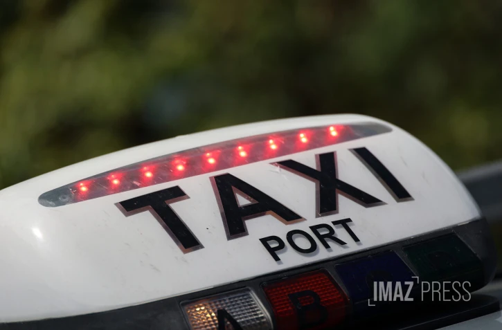 Taxi 