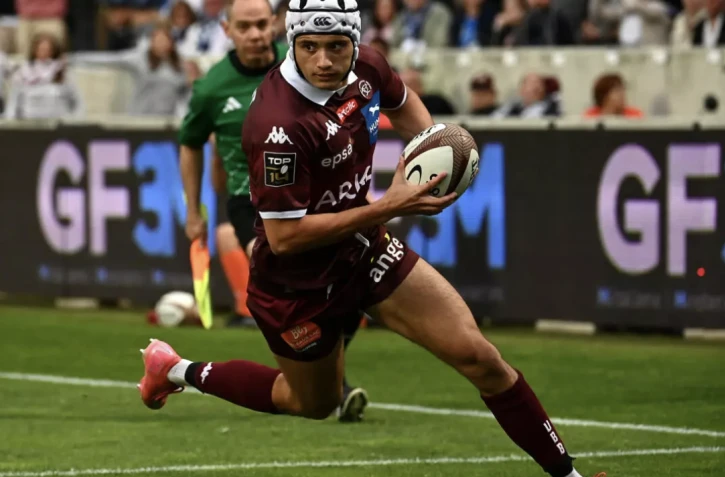 L'ailier de Bordeaux-Bègles Louis Bielle-Biarrey, forfait pour la demi-finale du Top 14 contre Toulon, lors du match contre Vannes où il a été victime d'une commotion, le 7 juin 2025 à Bordeaux © Christophe ARCHAMBAULT / AFP