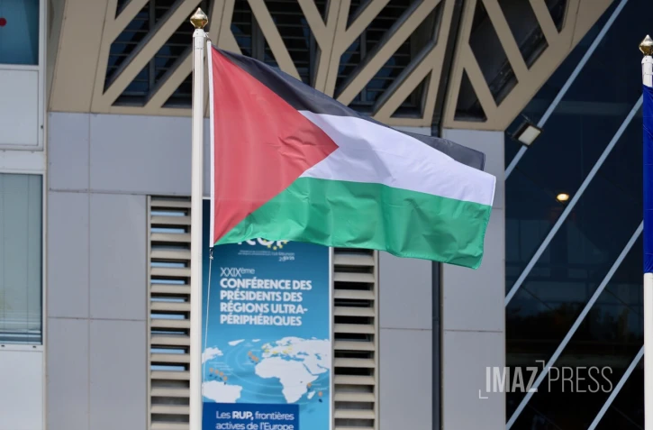 Un drapeau Palestinien sur le fronton de l'hôtel de Région