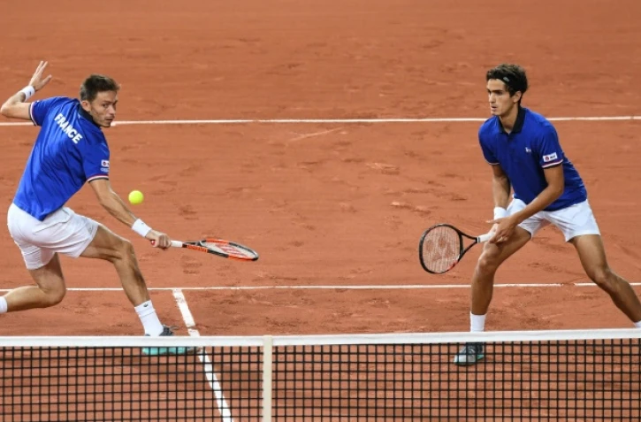 Nicolas Mahut et Pierre-Hugues Herbert face aux Serbes Nenad Zimonjic et Filip Krajinovic en demies de Coupe Davis, le 16 septembre 2017 à Villeneuve-d'Ascq