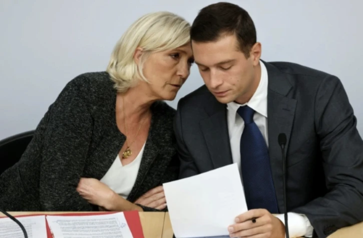 Pour sa rentrée parlementaire, Marine Le Pen appelle à une nouvelle dissolution 