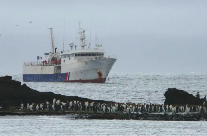 Retour à quai de l'Osiris et son équipage