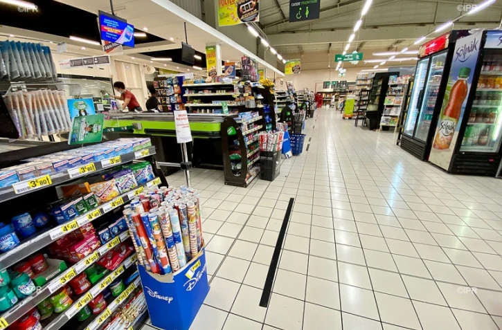 Grande surface vide Jumbo Le Port 22 mars