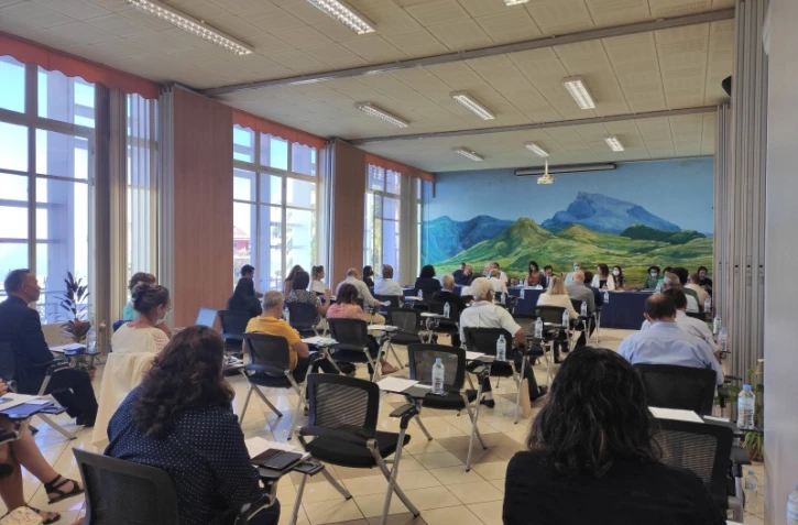 Conseil municipal du Tampon : une minute de silence en l'homme de Bernard Pons et Jean-Claude Fruteau 