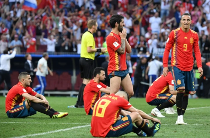 La déception des joueurs espagnols, éliminés par la Russie en 8e de finale du Mondial au stade Loujniki, à Moscou, le 1er juillet 2018 