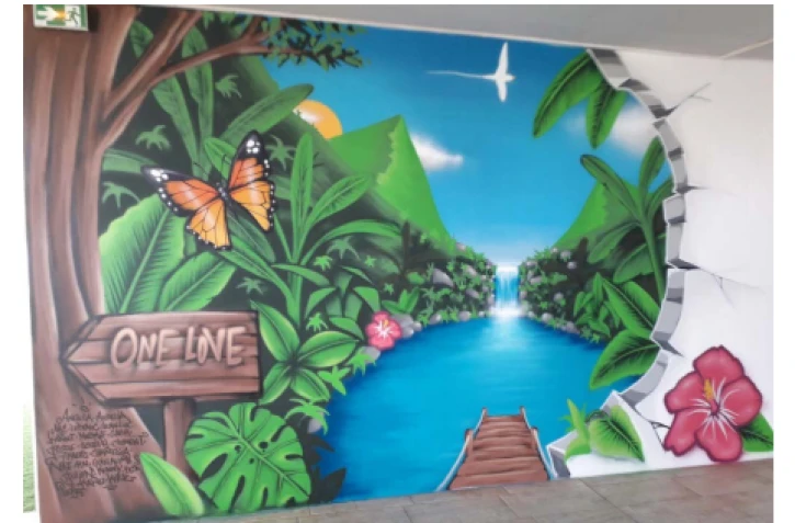 CHU : l'artiste graffeur Kebz a réalisé une fresque aux couleurs de La Réunion