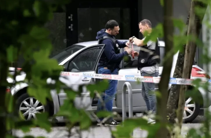 Des policiers sur le site de la fusillade intervenue la nuit précédente lors d'un mariage à Thionville en Moselle le 30 juin 2024 ( AFP / Jean-Christophe VERHAEGEN )