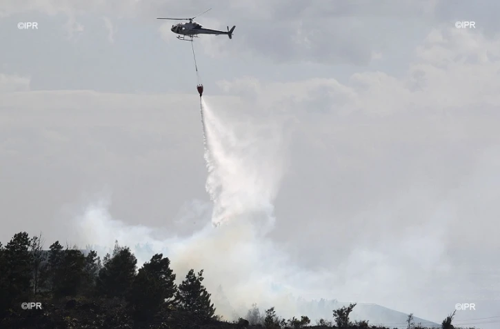 hélicoptère bombardier d\'eau