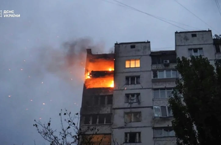 Un immeuble endommagé de Kiev, samedi 2 novembre 2024, après l'attaque de drones russes