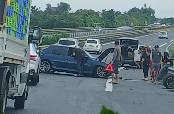3 blessés légers après une perte de contrôle dans le secteur de la rivière des roches